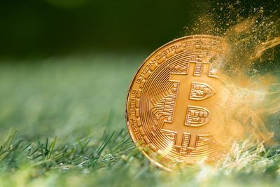 Weekend Round-Up: Bitcoin's Potential Rebound, Saylor's Rescue Plan For STRC and Dalio's Bitcoin Investment
