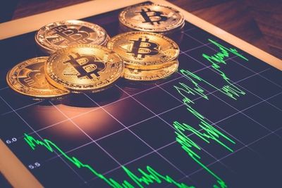 Bitcoin, Ethereum, XRP, Dogecoin Gain After Trump Holds Off Iran Strikes: Analyst Sees 'Strong and Vital Move' by BTC if This Happens