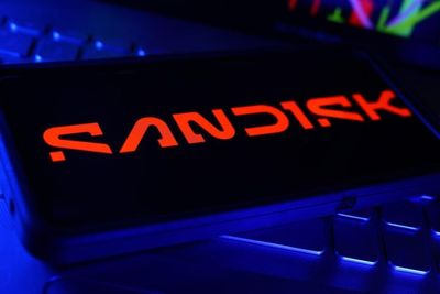 SanDisk Stock is Down 50% From the YTD High: Will Earnings Spark a Rebound?