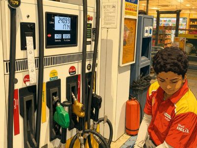 Petrol pump worker at night, student during day: Raigad college girl's inspiring story goes viral on social media