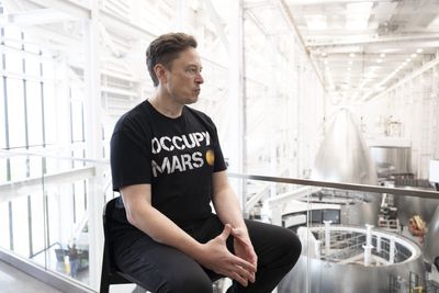 Elon Musk joins race to hire the best plumbers and engineers: All you need is 3 bullet points and a résumé