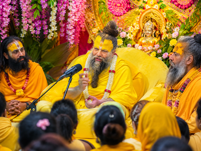Why Premanand Ji Says You Should Take 5 Guru Names Before Getting Out of Bed?