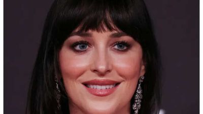 Quote of the Day by Dakota Johnson: “I avoid social networks and I try to… – Inspiring lessons on authenticity, friendship, simplicity, gratitude and why happiness is homemade by the American actress known for her powerful performances and deep insights on privacy and meaningful connections