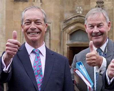Rupert Lowe’s ‘olive branch’ to Farage piles more pressure on Reform leader