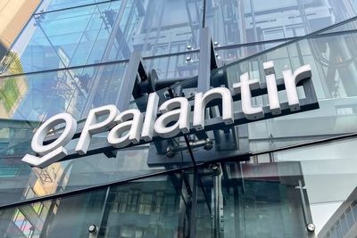 Palantir Posts 'Otherworldly' Q2 Double Beat, Raises Guidance Across All Key Metrics