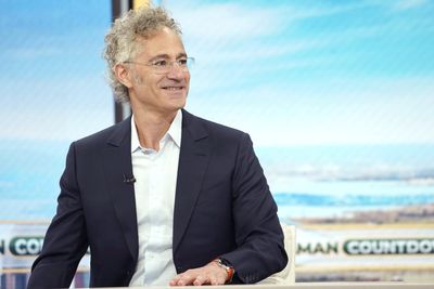 Palantir crushes earnings as U.S. AI demand sends revenue soaring 93% and prompts another guidance hike