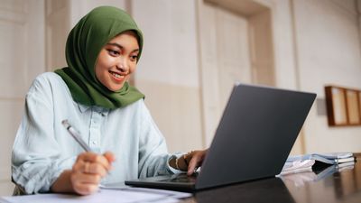 Backpacks, USB hubs, and more: the essential accessories every student needs for their Mac
