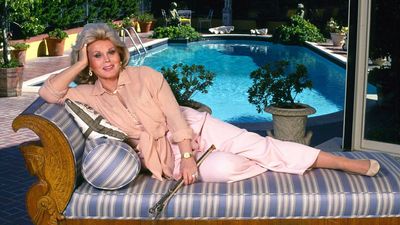 Zsa Zsa Gabor’s Bel-Air Pool Area Uses Layered Terracotta Pots and Sculptural Jade Urns – It’s the Guidebook for Resort Living