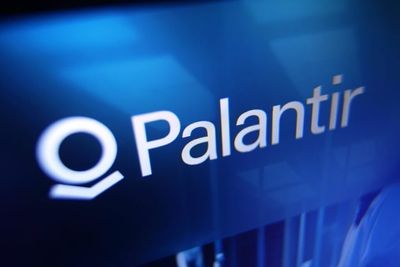 Palantir Stock Soars Nearly 15% After Hours as Company 'Smoked Expectations' on Earnings, but Jim Cramer Questions if 'Old Days' Still Viable
