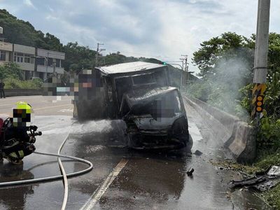 苗縣後龍火燒車焦屍案 1貨車駕駛供稱「聽見巨響、以為爆胎」