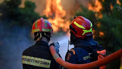 Greek firefighters hope to contain blaze near Athens as easing winds enable use of waterbombing aircraft
