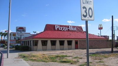 A 1990s Pizza Hut in Pennsylvania is still drawing crowds, and the real reason may be less about nostalgia than about the memories we attach to places