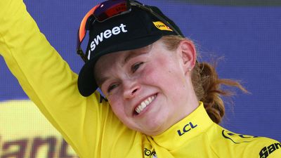 Haugset claims third stage and overall lead at Women's Tour de France