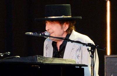 Bob Dylan brings Jimmie Vaughan back into the fold as guitarist shake‑ups continue on tour