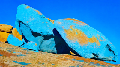 In 1980, an artist used 10 tons of paint to turn 6.5 kilometres of Egypt's Sinai blue, creating a peace monument across a former battlefield