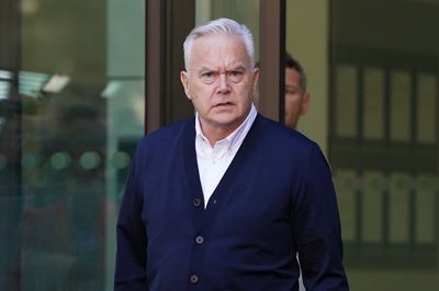 Huw Edwards criticised for using pseudonym to enter Welsh poetry competition