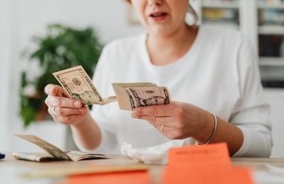 5 Signs a Loved One May Be Pressuring an Older Woman About Her Money