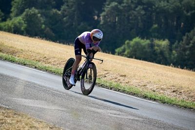 Late mechanical costs Elisa Longo Borghini seconds in strong Tour de France Femmes TT