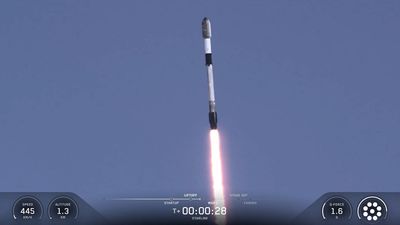 SpaceX launches Starlink satellites on 90th Falcon 9 flight of the year (video)