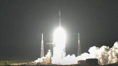 SpaceX launches 3 giant BlueBird direct-to-cell satellites on Falcon 9 rocket (video)