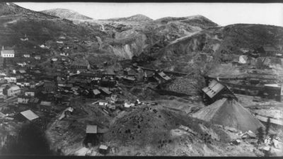 South Dakota’s Mystic began as a gold camp in 1876 and drew two railroads; after mining, mills and trains failed, just 14 buildings remained