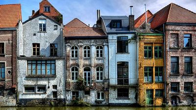 These are the best ‘dupes’ for travel hot spots like Venice, Lake Como and Kyoto