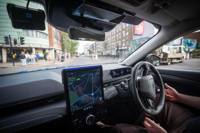 Fleet of London self-driving 'robotaxis' given minicab licences