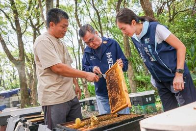 李四川參訪樹林養蜂場體驗農事 蜂農贈檸檬蜂蜜水用意曝