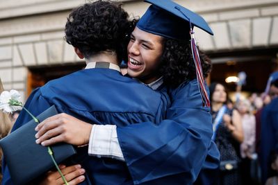 High school students are getting $24,000 scholarships for colleges without an application