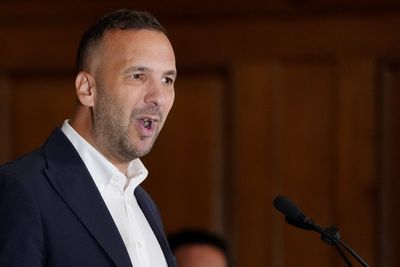 Fossil fuel giants should fund helicopters fighting wildfires, says Green leader