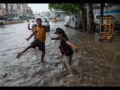 Waterlogging, traffic snarls mark rainy Wednesday in Delhi