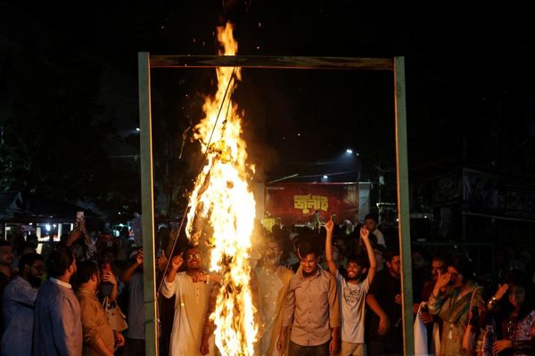 Exiled PM vows to return to Bangladesh despite execution threat