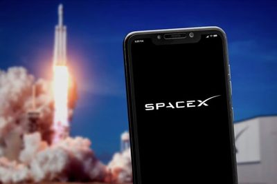 SpaceX Caught in a ‘Capex Tug of War’ — Dan Ives Says Investors Are ‘Buying Musk, Buying the Vision’