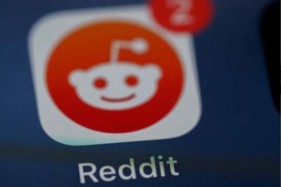 Reddit Unveils AI-Powered Moderation Tools To Help Enforce Rules as Old Interface Is Restricted to Logged-in Users
