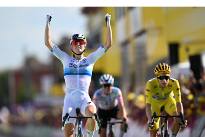 'I just gave it my everything until the line' – Demi Vollering storms to victory on stage 5 of Tour de France Femmes as GC battle erupts