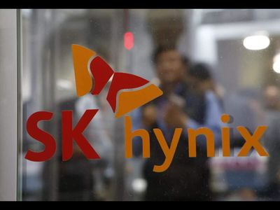 Samsung, SK Hynix shareholders call for bigger payouts from AI cash mountain