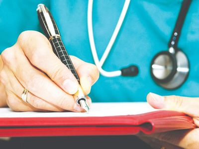 Registration of homoeopaths: HC orders Maharashtra resident doctors to call off stir immediately