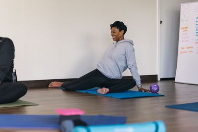 I tried doing the 90/90 hip mobility exercise every day for two weeks and now I can squat and lunge without pain