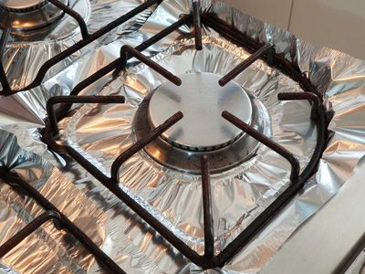 Why people are using aluminium foil for stove burners: How to use this viral kitchen hack that’s low-cost, easy, and keeps your stove clean effortlessly