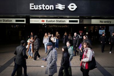 Trains to and from London face major disruption due to electrical fault affecting UK rail