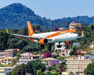 EasyJet agrees to £5.7bn takeover by US private equity firm