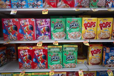 Kellogg will remove artificial dyes from its cereals by end of this year as it turns to new ingredient for distinctive colors
