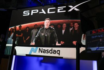 ‘Pure insanity’—Elon Musk details SpaceX’s plan to turn the moon into its newest manufacturing site