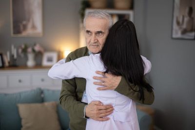7 Warning Signs an Older Adult May Be Under Financial Pressure
