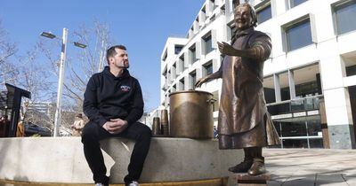 'Hello, my wonderful': Canberra's soup lady honoured with statue