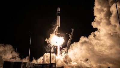 Rocket Lab launches Japanese Earth-observing satellite after 5-week delay (video, photos)