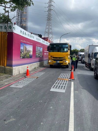 中和警設活動地磅掃蕩大型車 今年已開出逾2000罰單