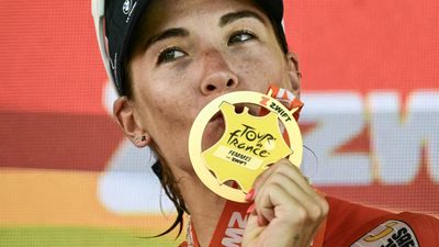 Le Court Pienaar wins stage six of Women's Tour de France as Reusser keeps lead