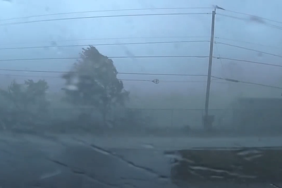 Tornado hits Wisconsin school as police officer caught in its path