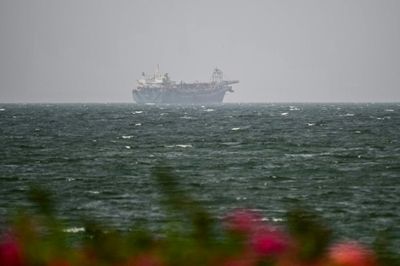 Oil extends gains and stocks mostly down on fresh Hormuz worries